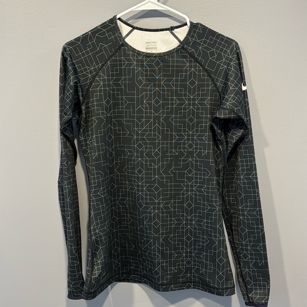 Nike Pro Thermal Top, Size Medium Women’s long sleeve active wear